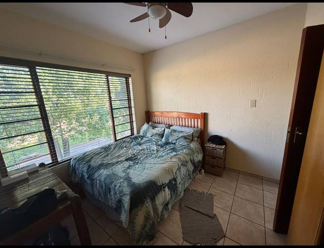 2 BEDROOM FLAT FOR SALE IN VANDERBIJLPARK SE 2